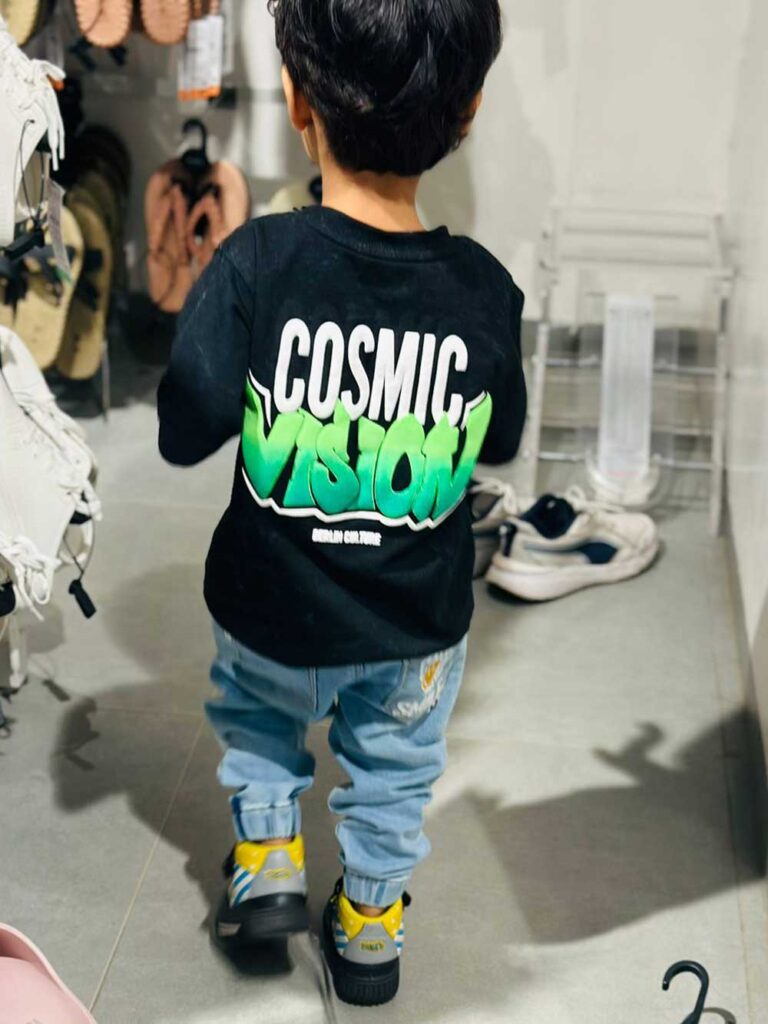 Side profile of Ayden Vishnu in Berlin Culture’s kids' unisex T-shirt, showcasing comfort and fit.